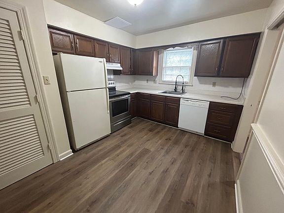 4th image of 817 King James St SW APT C