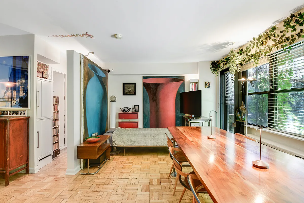 210 East 36th St Unit 1A  