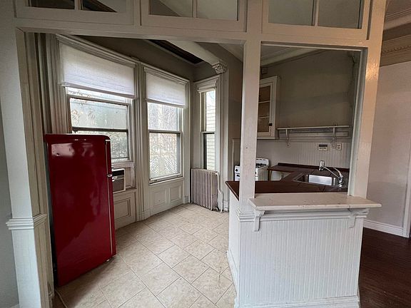 5th image of 7 Kensington Ave APT 1