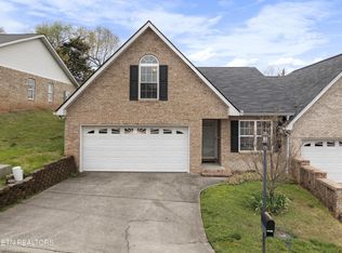 240 El Grande Ln, Lenoir City, TN 37771
