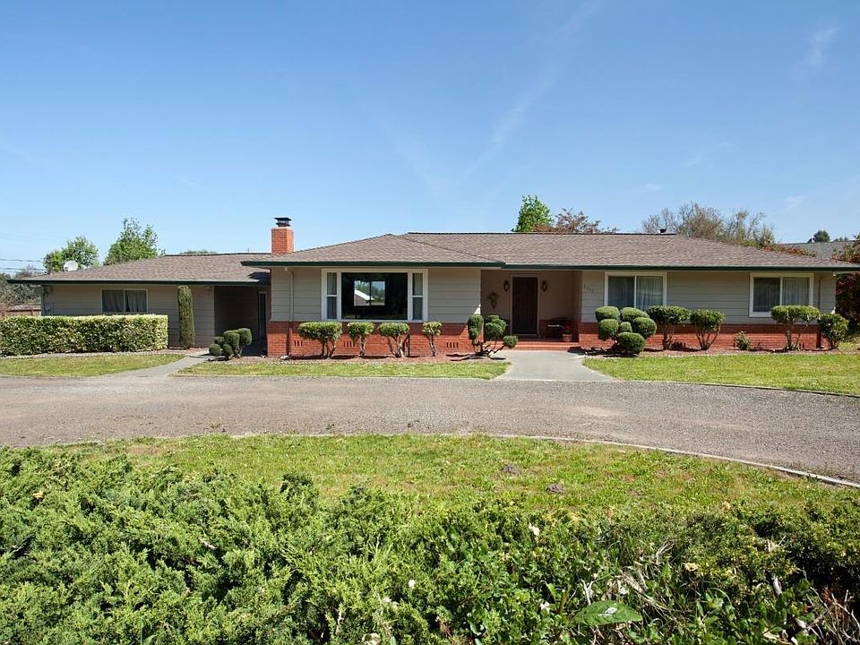 1st image of 2372 Magnolia Ave