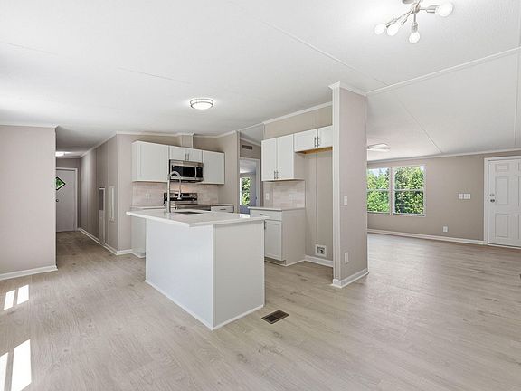 5th image of 733 Lemay Ln