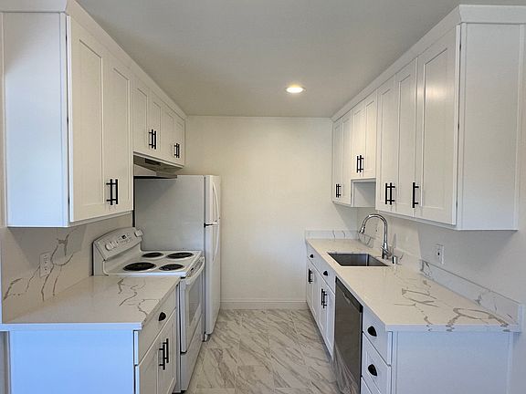 Kitchen newly remodeled