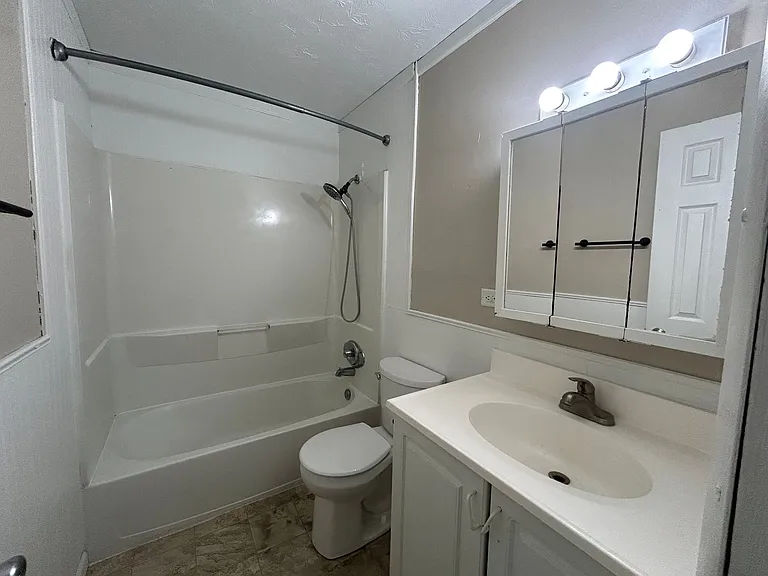 210 8th St E — Photo 14