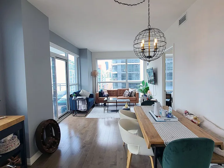 460 Adelaide St E #1515 — Photo 5