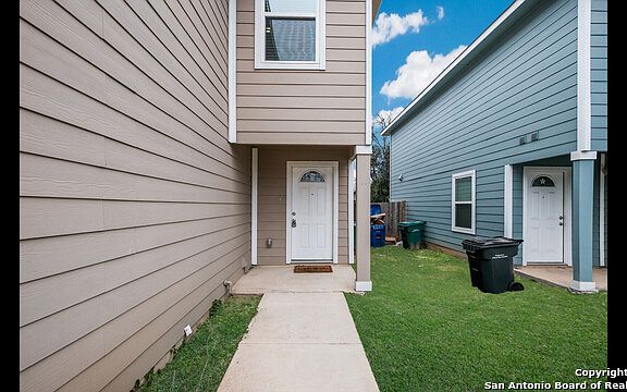 4th image of 311 Bundy St Unit 2