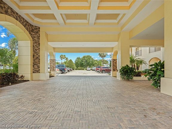 4th image of 2351 Lakeview Dr Unit 315