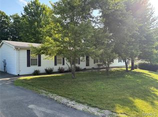 1037 Wild Raven Rd, De Soto, MO 63020