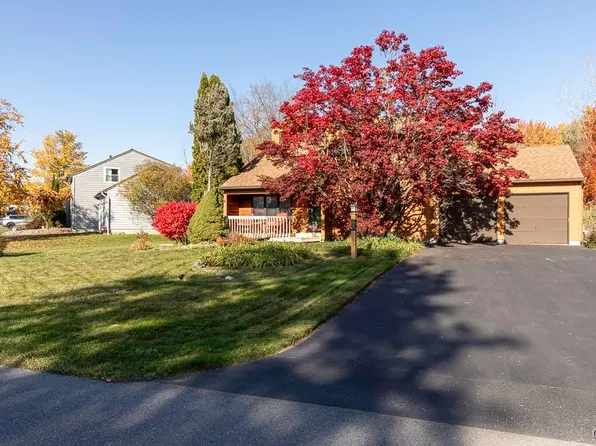 6253 Henryk Woods Rd, Cicero, NY 13039