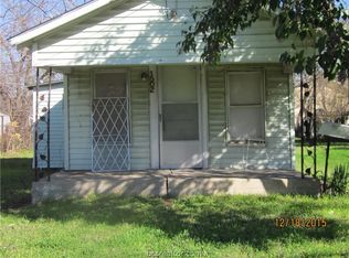 1502 N Sandy Point Rd, Bryan, TX 77803