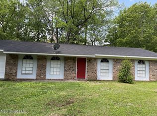 2915 Longwood Dr, Jackson, MS 39212