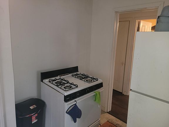 4th image of 8897 Prest St