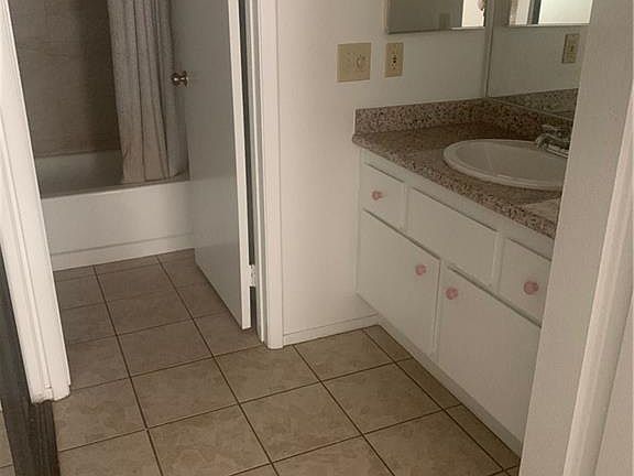 5th image of 4805 Nara Vista Way Unit 104