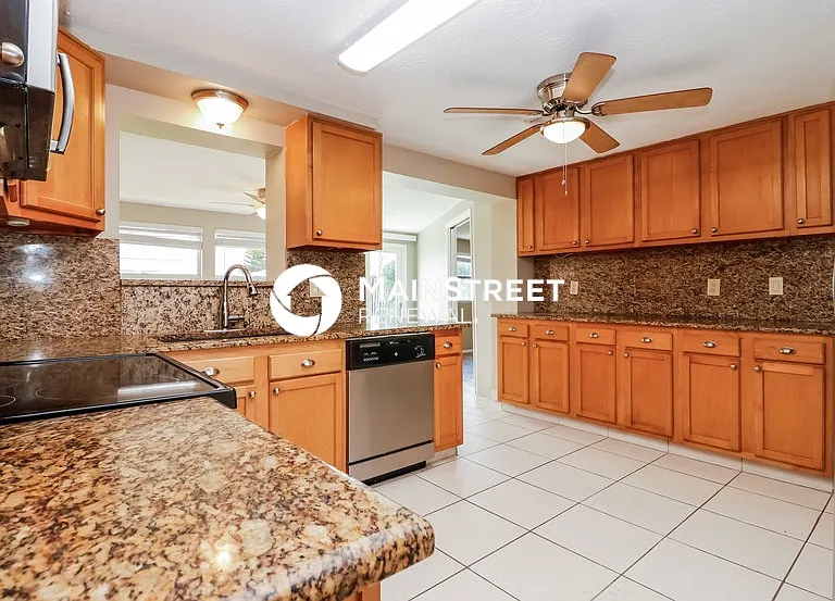 3904 Elmwood Dr — Photo 6