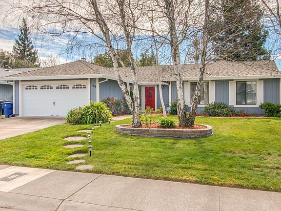 3rd image of 109 Blue Water Cir