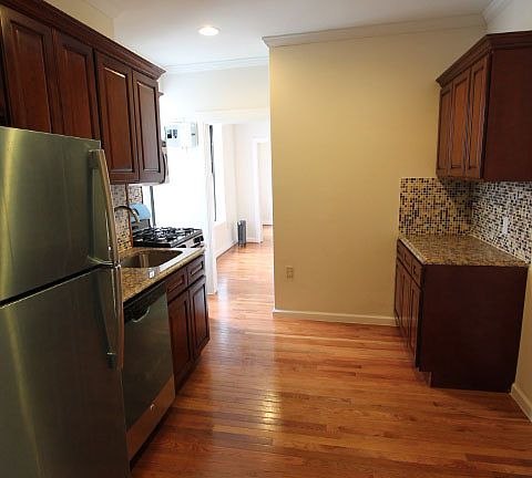 3rd image of 567 W 186th St APT 2