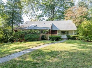 3 Dogwood Rd, Great Neck, NY 11024