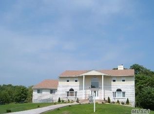 297 Edgewood Ave, Oakdale, NY 11769