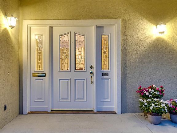 3rd image of 4991 Englewood Dr