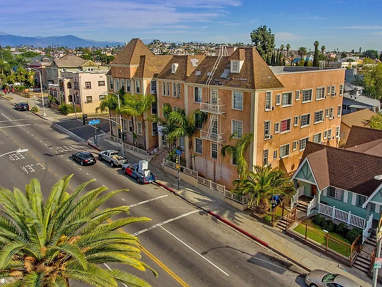 Soto Rose Apartments — Photo 25