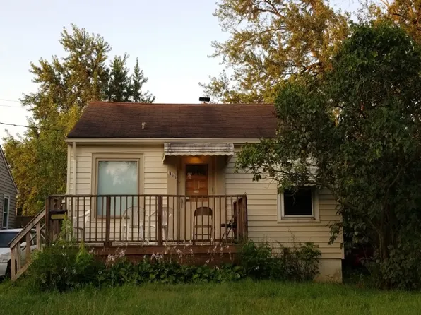 18609 Rockland Ave, Cleveland, OH 44135