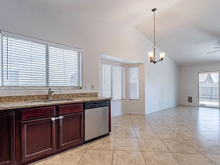 5463 W Geronimo St — Photo 5
