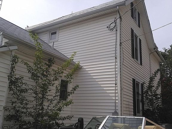 2nd image of 443 E Charles St