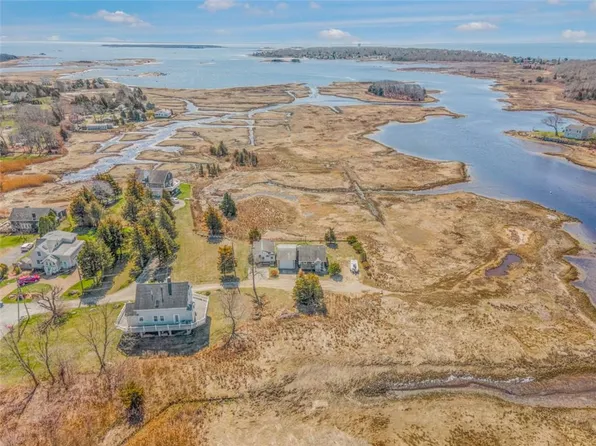 7 Shawmut St, Fairhaven, MA 02719