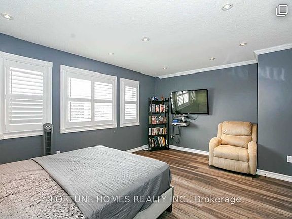 5th image of 215 Drinkwater Rd