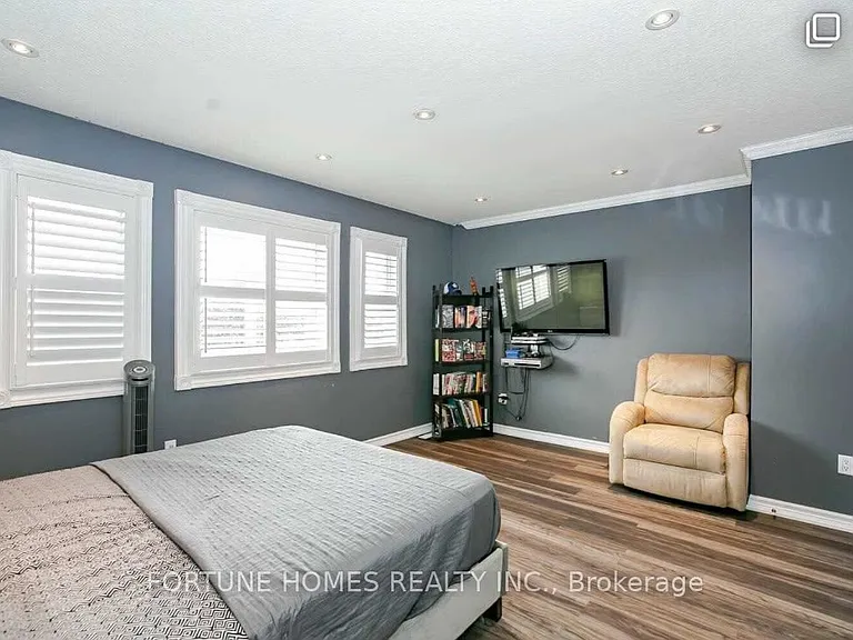 215 Drinkwater Rd — Photo 5