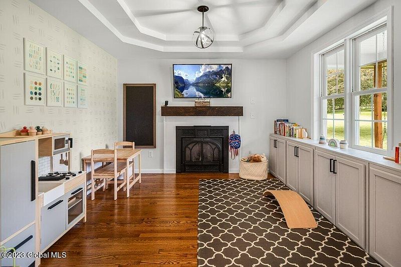 3rd image of 7 Munger Hill Road