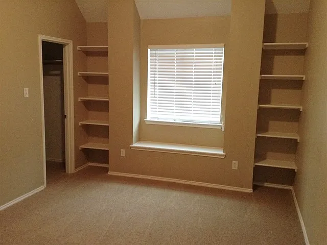 1360 Calvert Dr — Photo 10