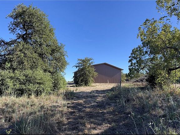4th image of 701 Maris Ln