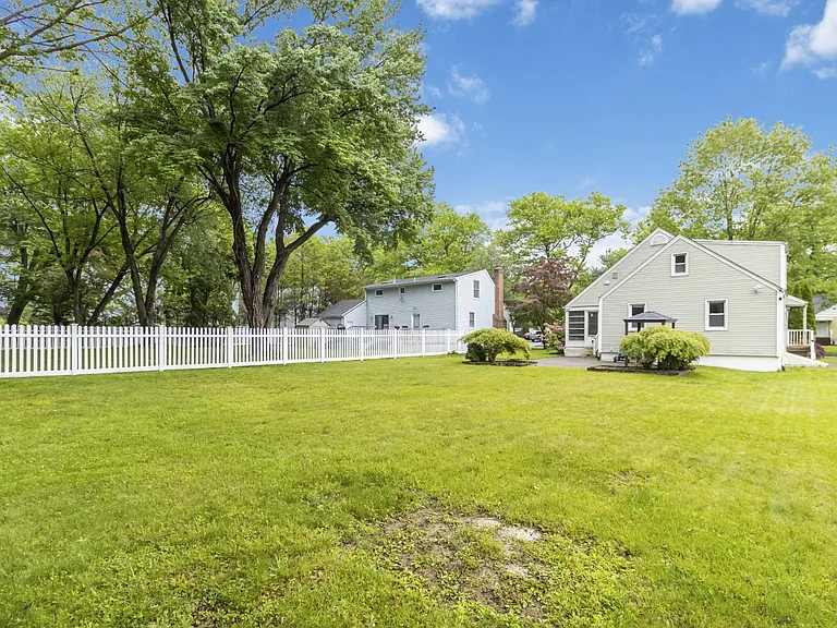 7 Evelyn Rd — Photo 19