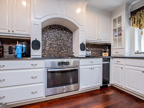 3rd image of 1050 Denton Rd