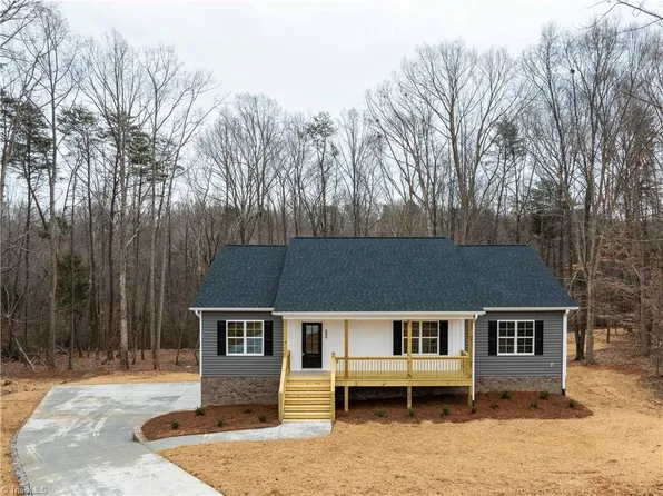 5001 Sheffield Place Dr, Kernersville, NC 27284