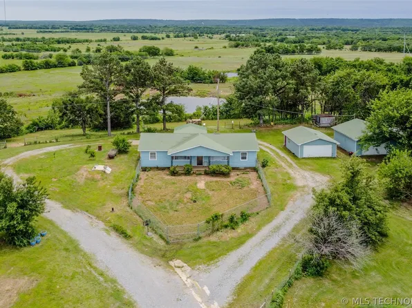 826 E 8th St, Kiowa, OK 74553