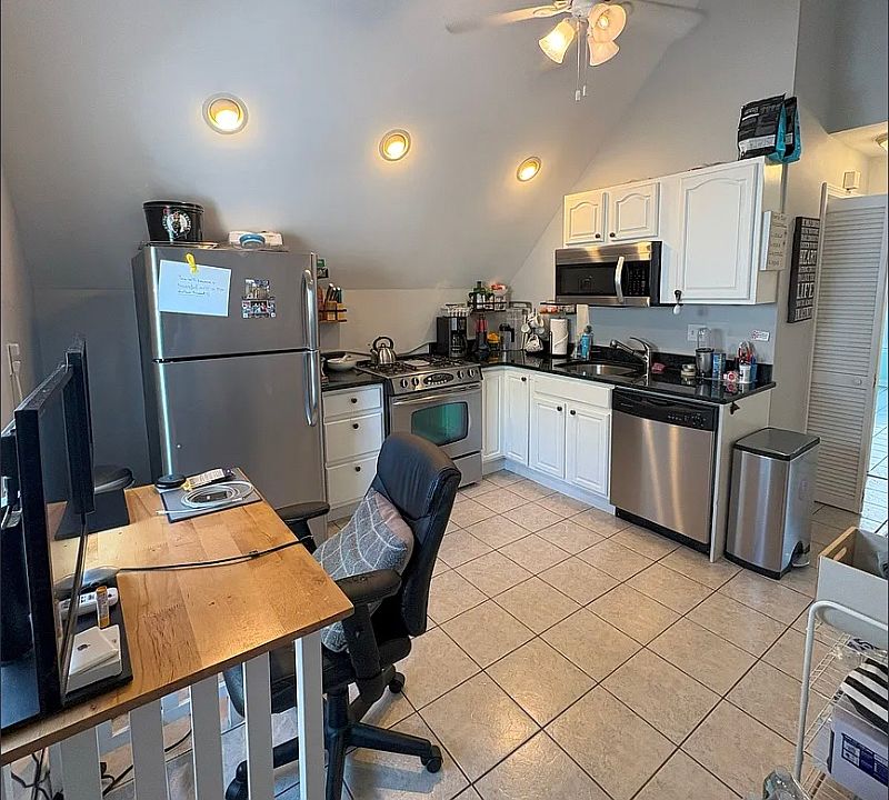 1st image of 546 Ashmont St #4