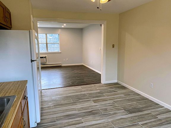 5th image of 60 Belair Dr #60