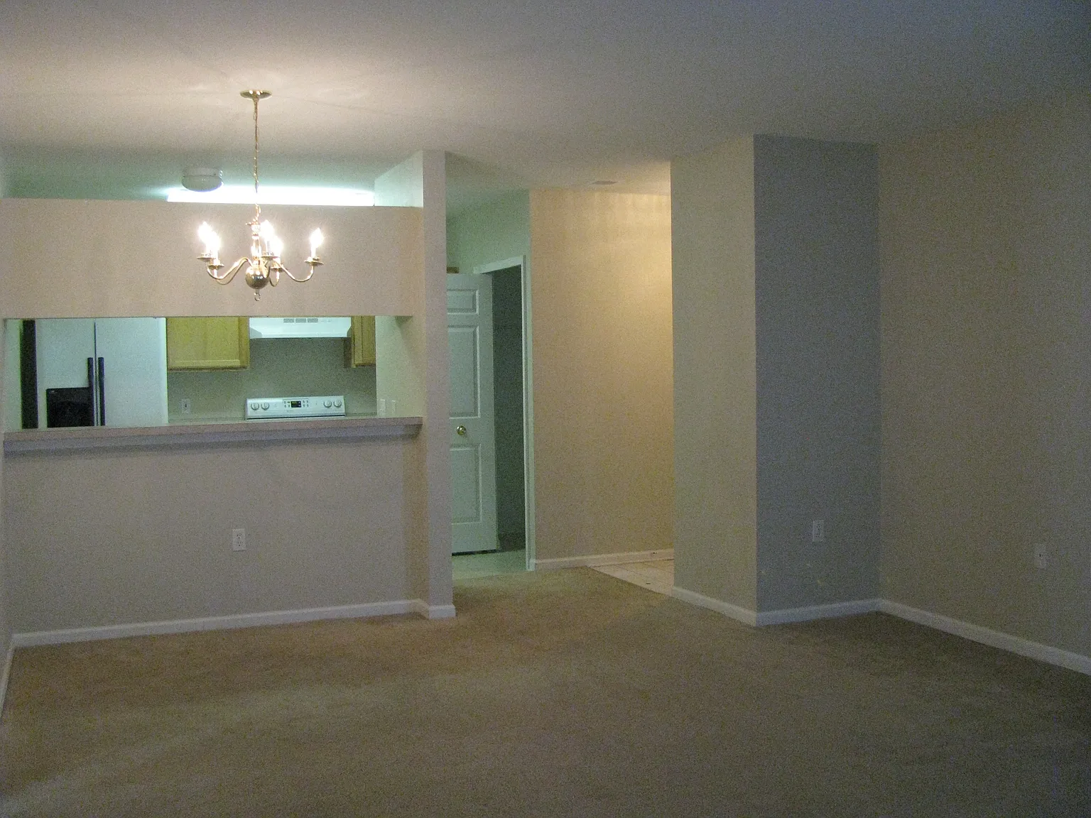 3 bed, 1236 sqft, $2,200 — Photo 3