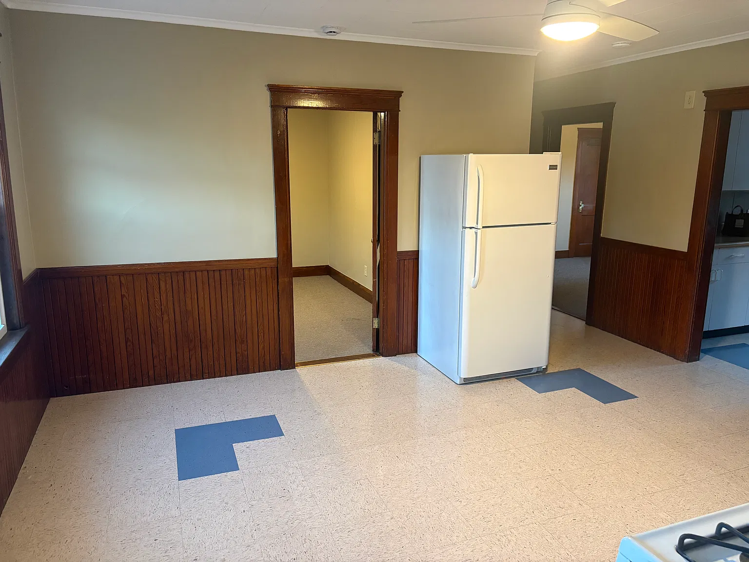 3 bed, 1300 sqft, $2,100 — Photo 4
