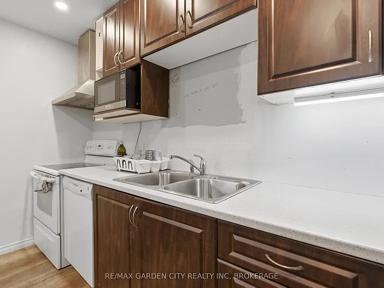 25 Pelham Rd #UPPER — Photo 17