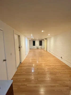 Rented by New York Realty | media 10