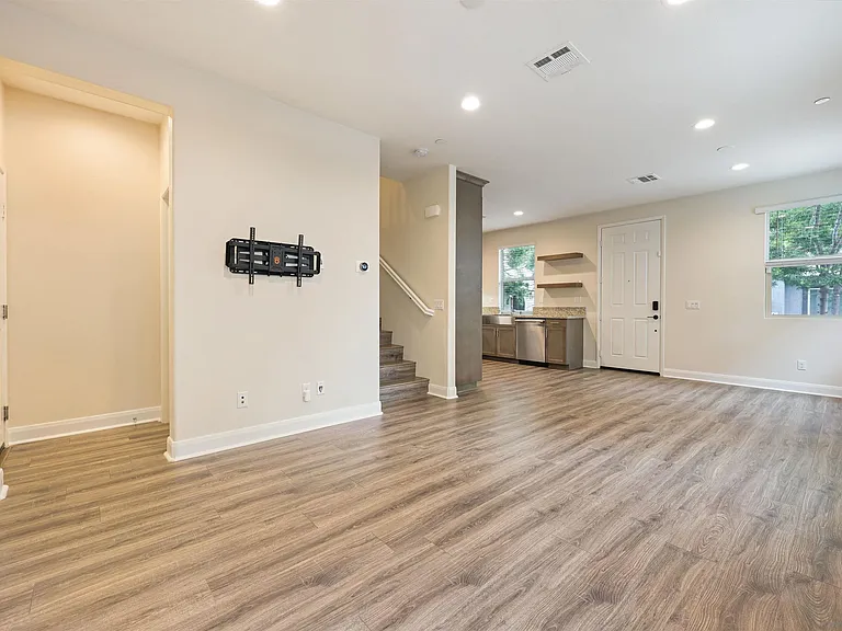 2115 Solara Ln — Photo 8