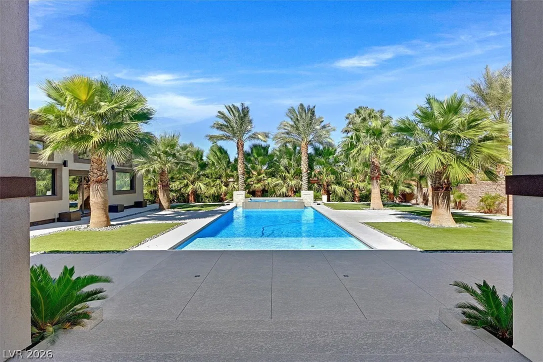 4 bed, 3.5 bath, 3766 sqft, $9,500 — Photo 2