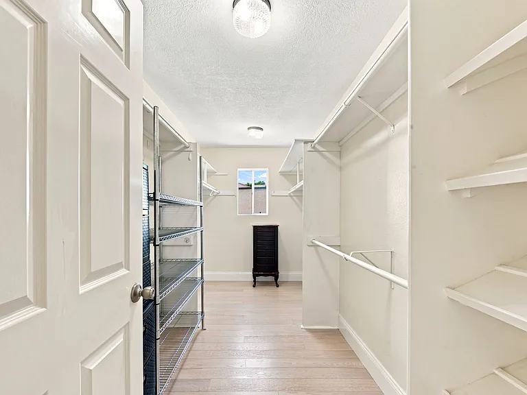 18721 Hatteras St #5 — Photo 23