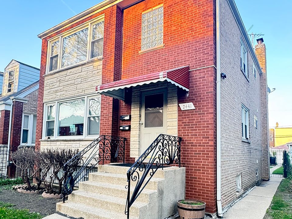 FRONT OF BUILDING (YARD IS GATED)