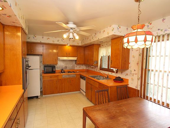 5th image of 1206 E Chestnut St