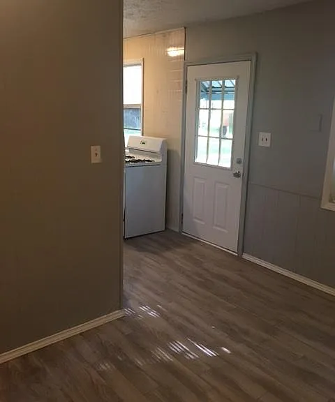 9126 Pique Dr — Photo 2