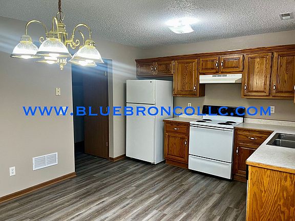 5th image of 621 Willow Ln APT A